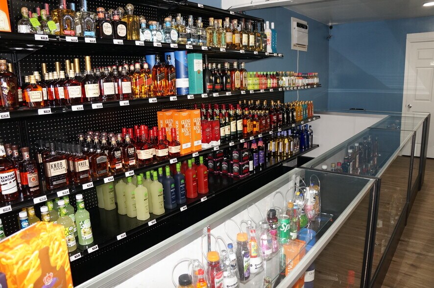More Photos Of 33922 US Highway 280, Childersburg General Retail For Sale