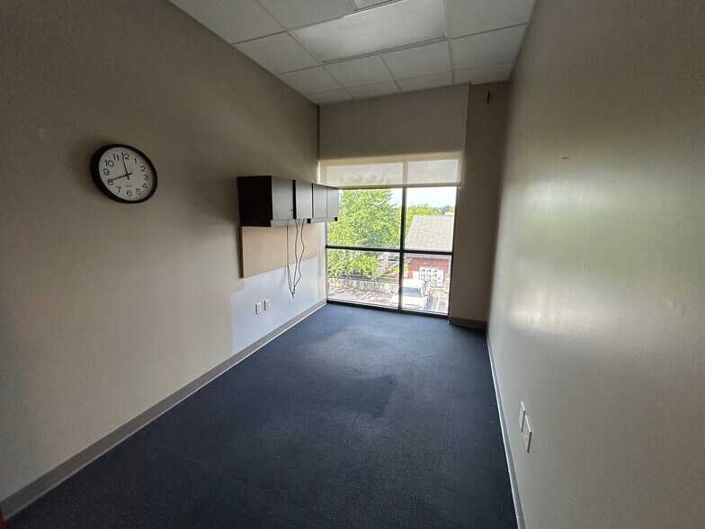 More Photos Of 3271 E Battlefield St, Springfield Office For Lease