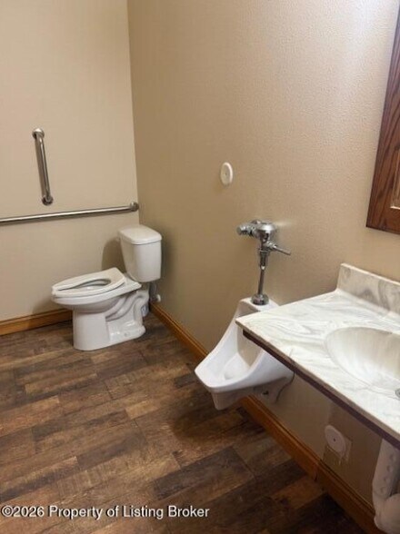 More Photos Of 3805-129f Southwest Ave, Belfield Flex For Lease