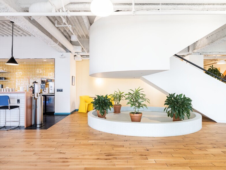 More Photos Of Two Embarcadero Ctr, San Francisco Office For Lease
