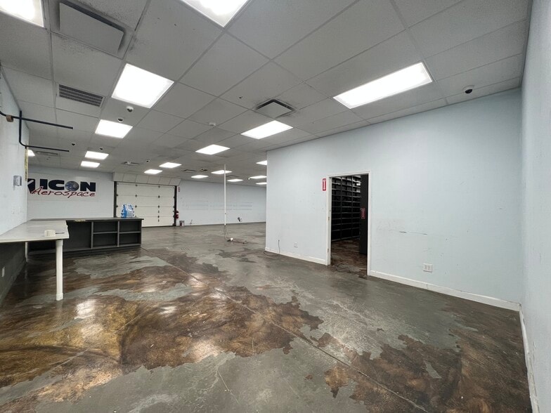 More Photos Of 2613-2617 Executive Point Dr, Monroe Showroom For Lease