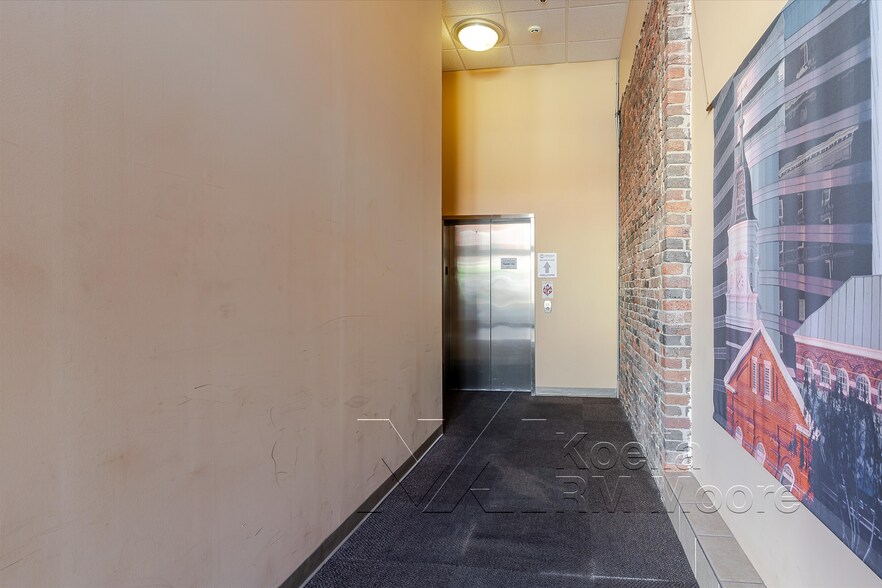 More Photos Of 17 Market Sq, Knoxville Storefront Retail Office For Sale