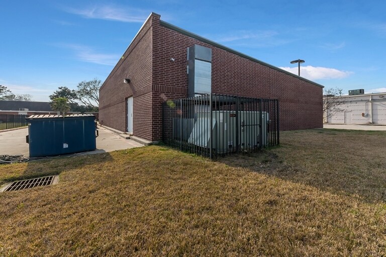 More Photos Of 16920 Mathis Church Rd, Houston Flex For Sale