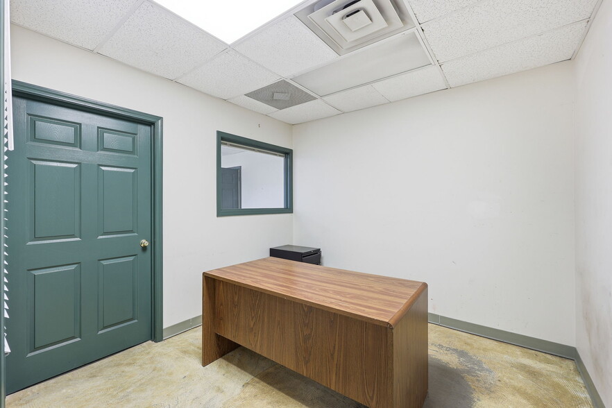 More Photos Of 3743 Old Flowery Branch Rd, Oakwood Warehouse For Lease