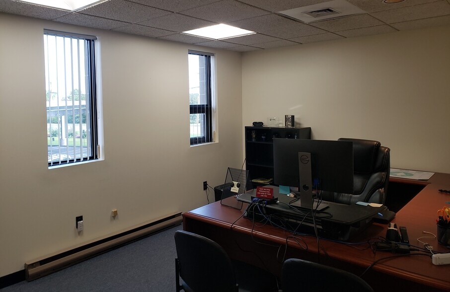 More Photos Of 300 Wildwood Ave, Woburn Flex For Lease