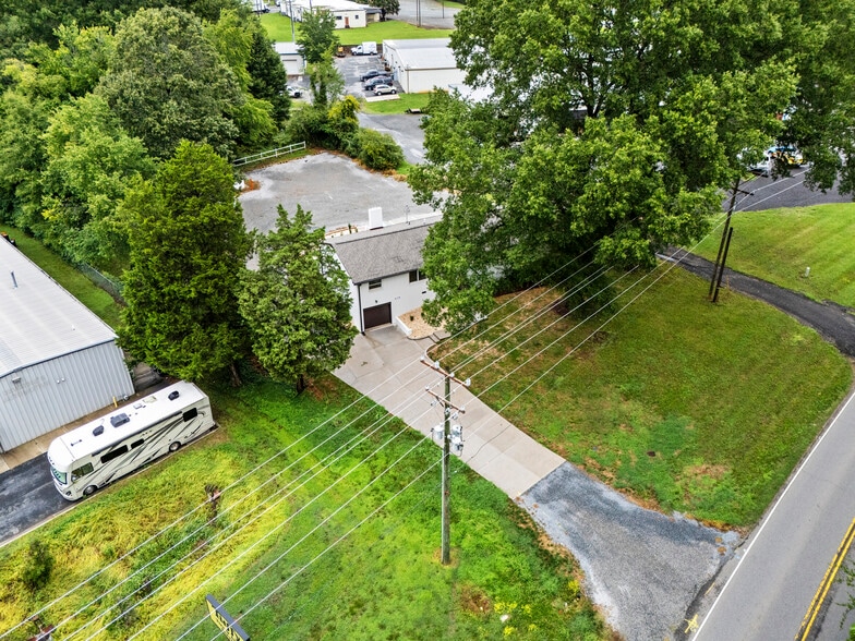 More Photos Of 679 Oakridge Farm Hwy, Mooresville Office For Sale
