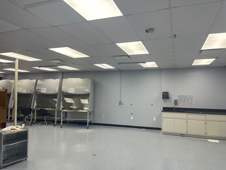 More Photos Of 60 Executive Blvd, Farmingdale Manufacturing For Sale