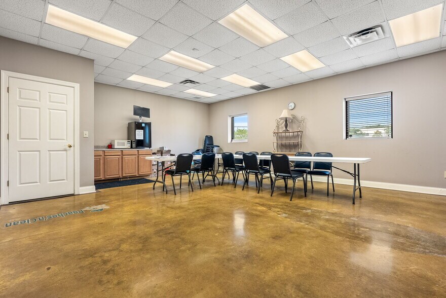 More Photos Of 834-840 Lagoon Business Loop, Montgomery Light Distribution For Lease