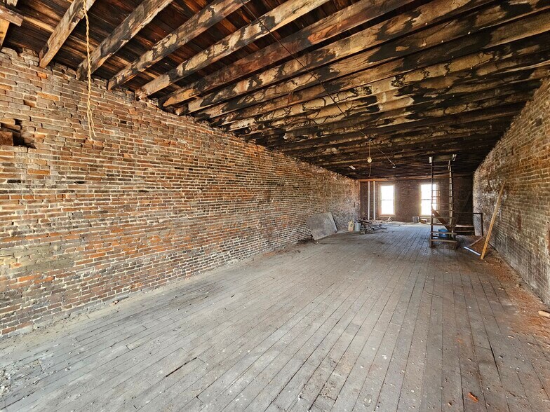 More Photos Of 124 Main St, Vincennes Office For Sale