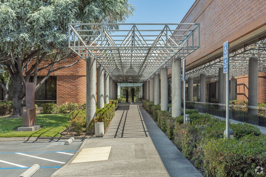 More Photos Of 11335 Gold Express Dr, Gold River Office For Lease