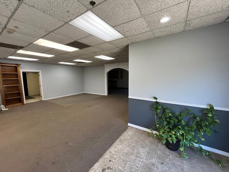 More Photos Of 9479 S Main St, Jonesboro Manufacturing For Lease