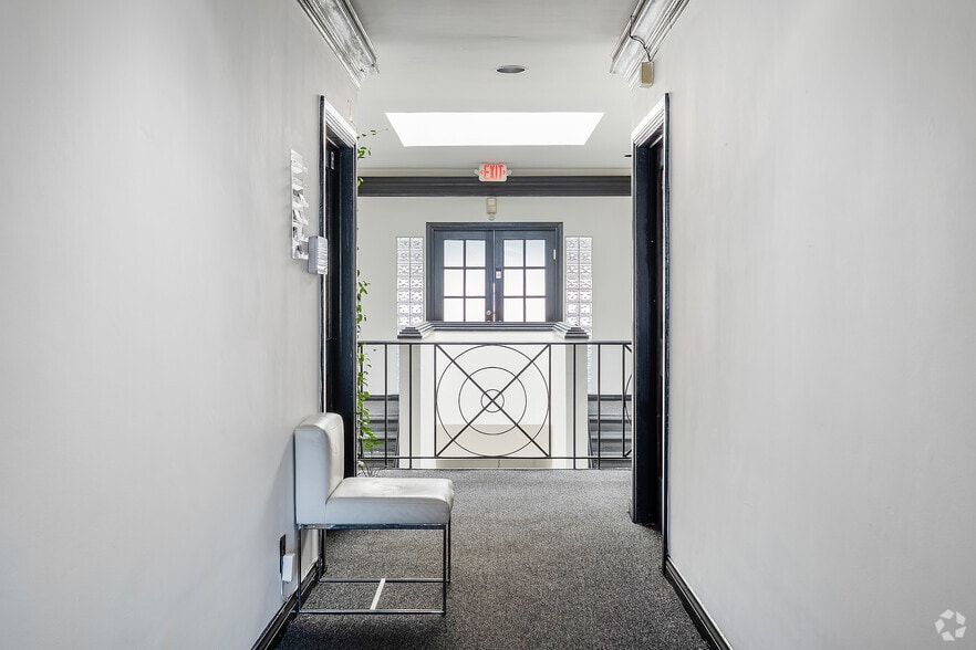 More Photos Of 7956-7958 Beverly Blvd, Los Angeles Storefront Retail Office For Lease