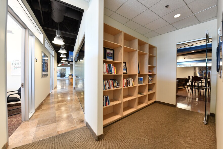 More Photos Of 1048 N 44th St, Phoenix Office For Lease