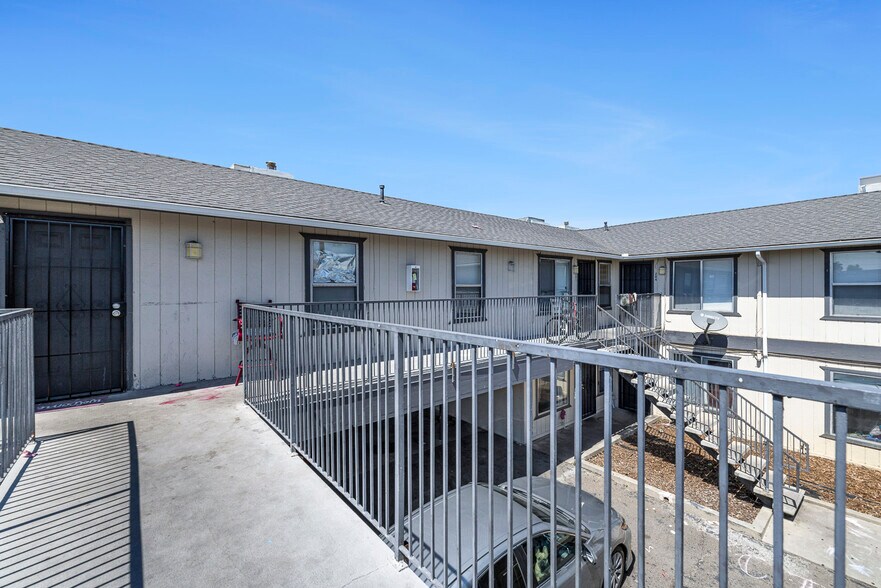 More Photos Of 1911 E Saginaw Way, Fresno Apartments For Sale