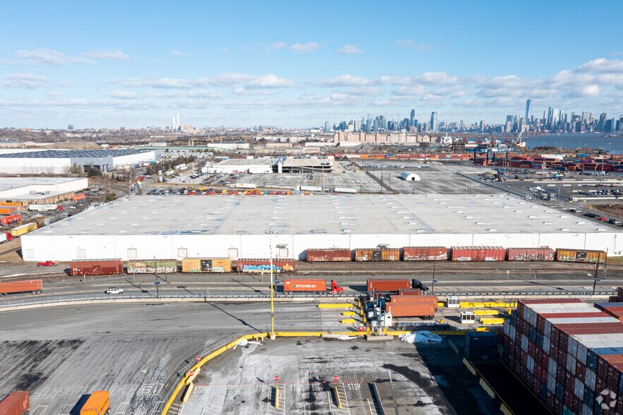 More Photos Of 2 Colony Rd, Jersey City Warehouse For Lease
