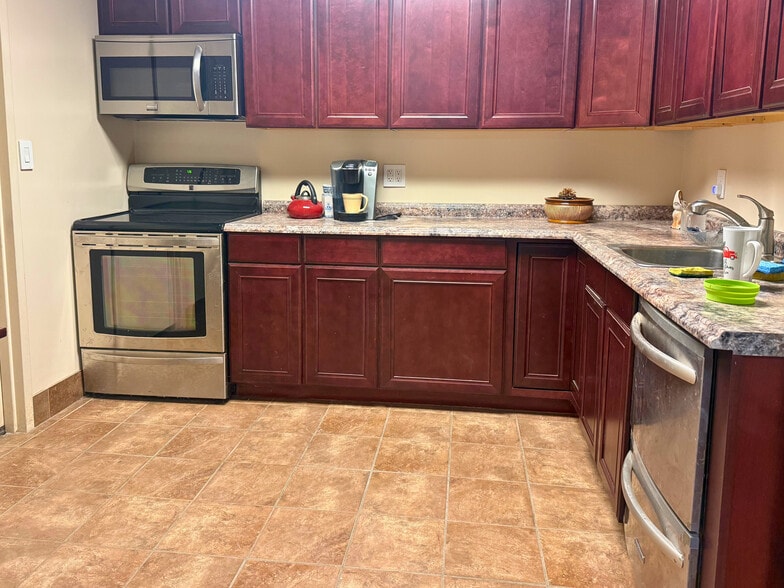 More Photos Of 229 S Waverly St, Yonkers Manufacturing For Sale