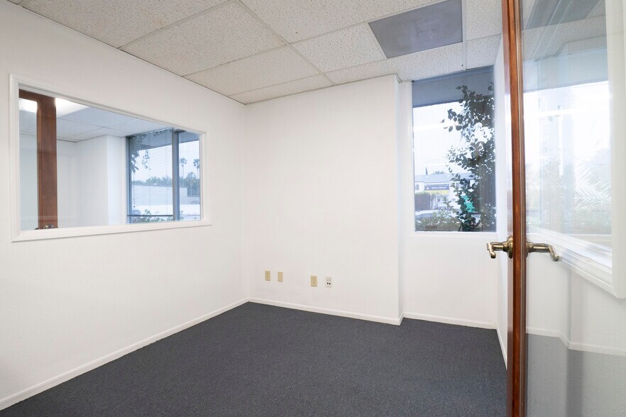More Photos Of 5435 Cahuenga Blvd, North Hollywood Office For Sale