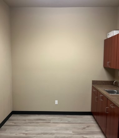 More Photos Of 7999 West Virginia Dr, Dallas Medical For Lease