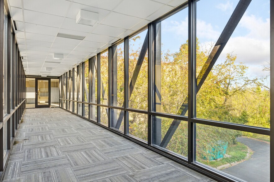 More Photos Of 1800 Pioneer Creek Ctr, Maple Plain Office For Lease