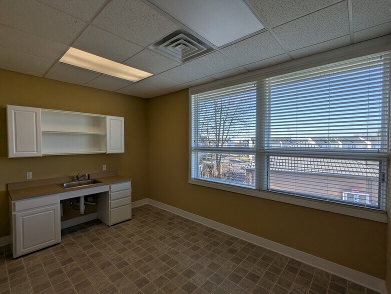 More Photos Of 1243 Easton Rd, Warrington Unknown For Lease