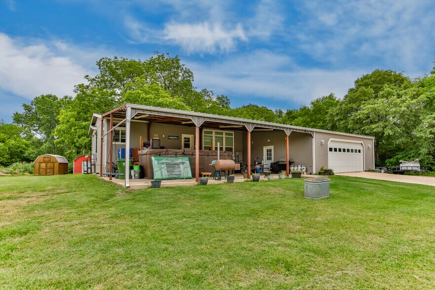 More Photos Of 59 Shawnee Trl, Whitesboro Showroom For Sale