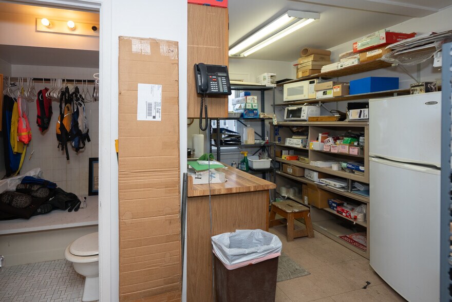 More Photos Of 7427 Dyke Rd, Clay Freestanding For Lease