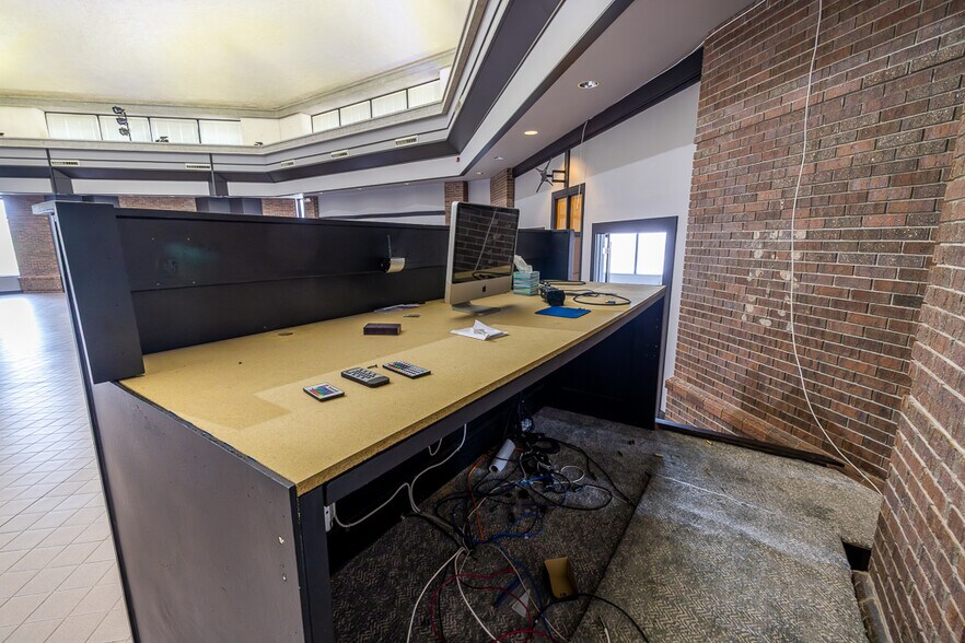 More Photos Of 800 SW 150 Hwy, Lee's Summit Office For Sale