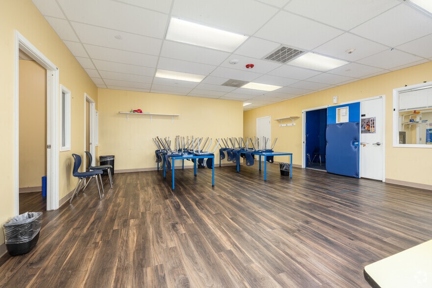 More Photos Of 11820 Huffmeister Rd, Houston Office For Sale