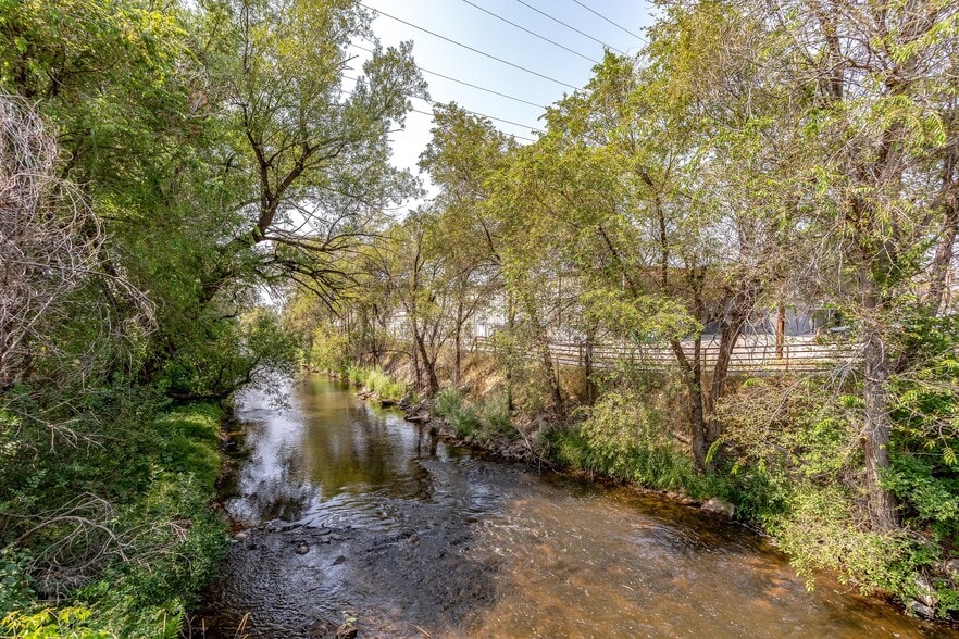 More Photos Of 3535 S Irving St, Sheridan Warehouse For Lease