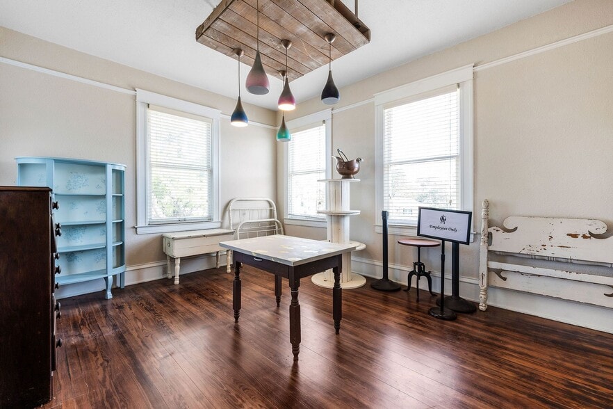 More Photos Of 312 N Central Ave, Cameron Restaurant For Sale