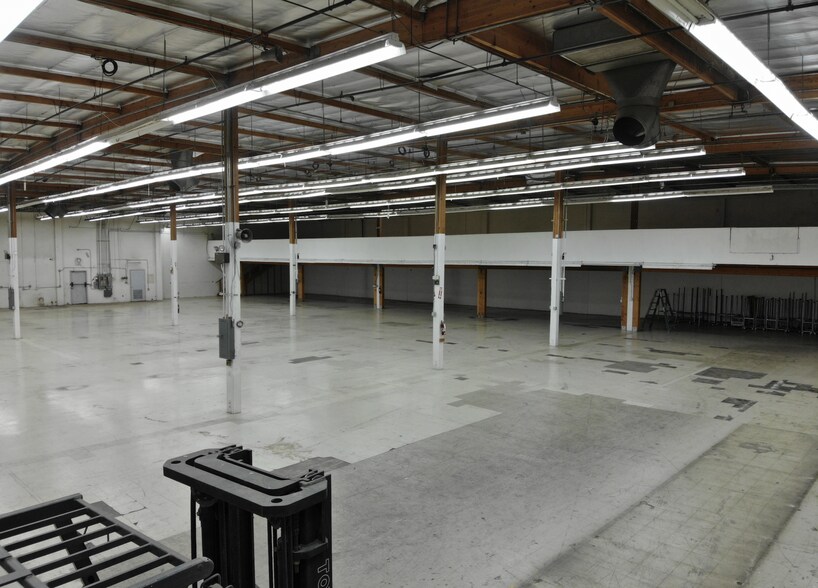 More Photos Of 9130 Glenoaks Blvd, Sun Valley Manufacturing For Lease