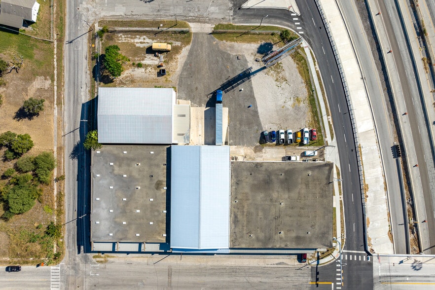 More Photos Of 900 N Staples St, Corpus Christi Distribution For Sale