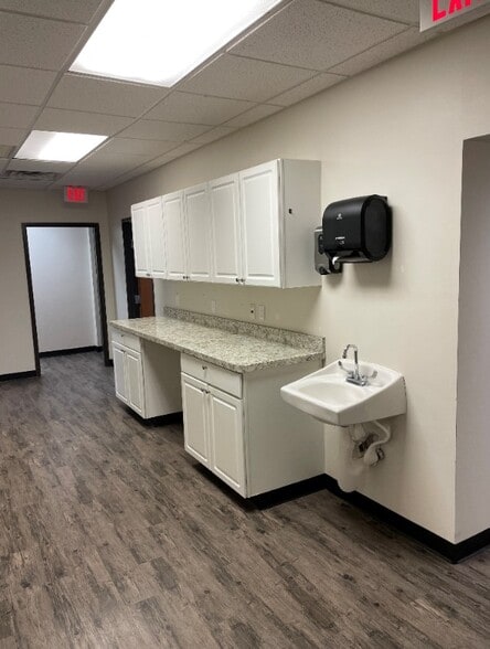 More Photos Of 3501 N Macarthur Blvd, Irving Medical For Sale