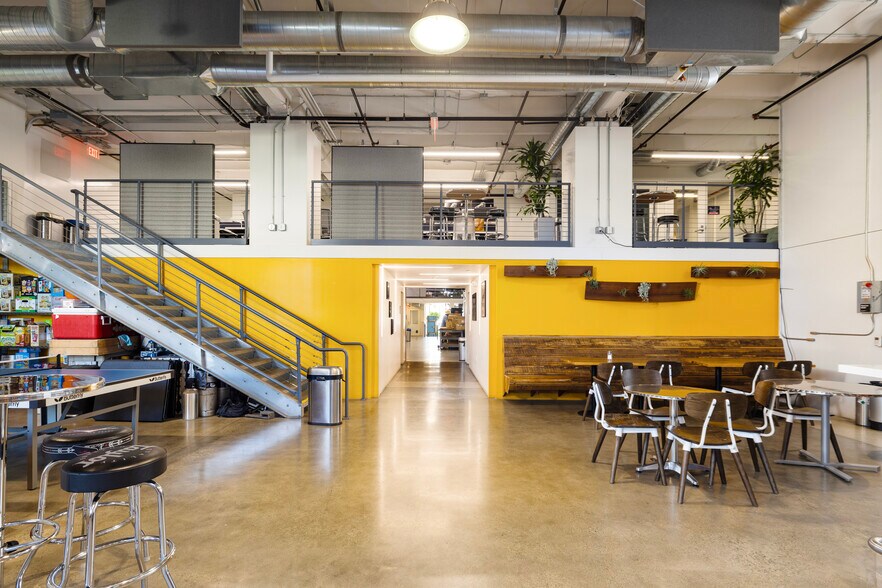 More Photos Of 25 E Mason St, Santa Barbara Research And Development For Lease