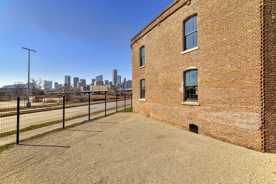 More Photos Of 2000 Nance St, Houston Loft Creative Space For Lease