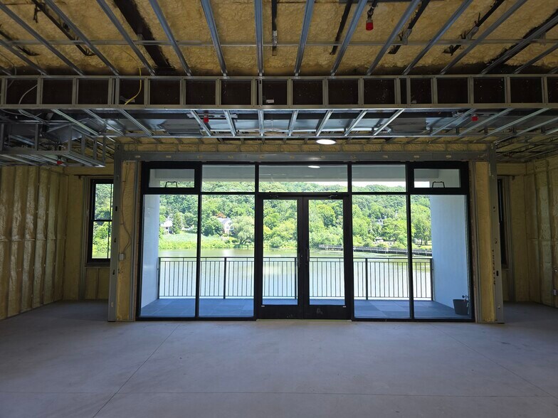 More Photos Of 20 Tower Pl, Roslyn Movie Theatre For Lease