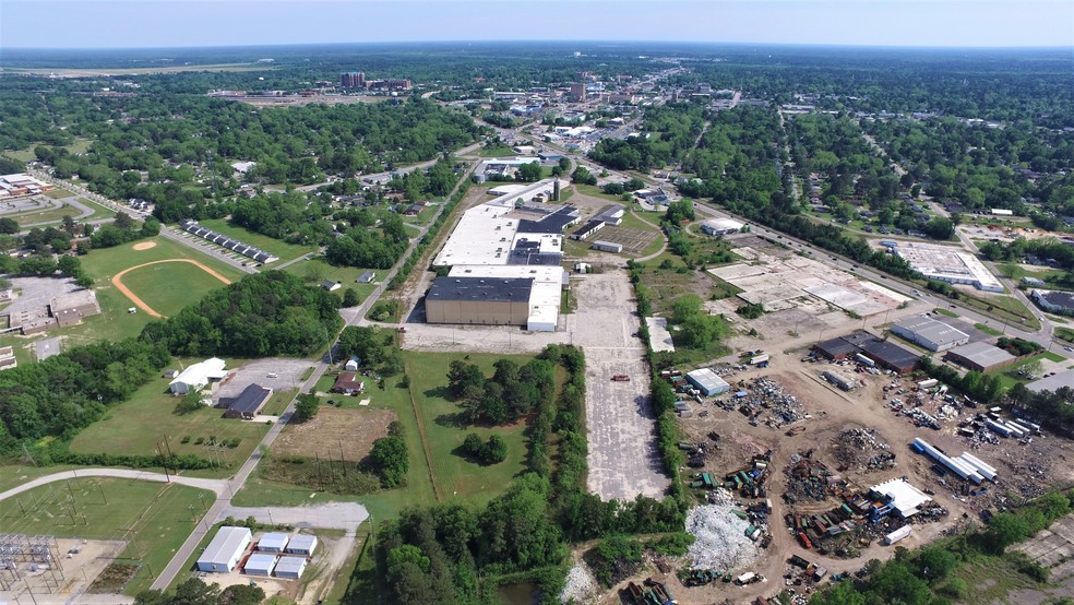 More Photos Of 901 N Douglas St, Florence Manufacturing For Sale