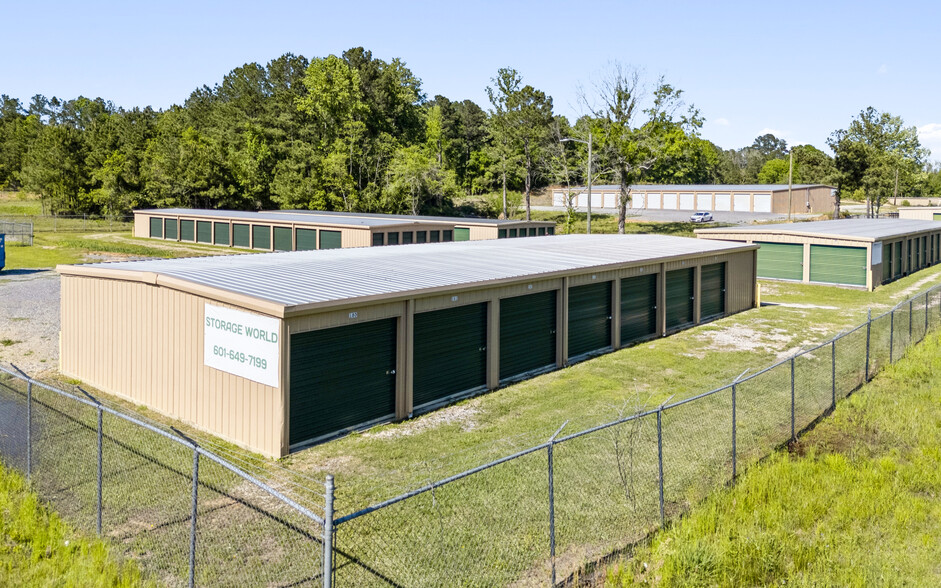 Primary Photo Of 117 Eastview Dr, Laurel Self Storage For Sale