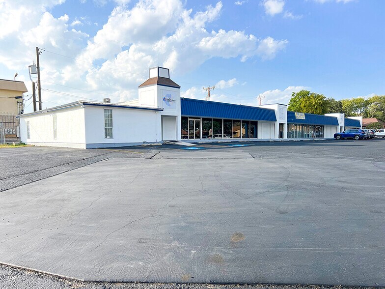 More Photos Of 4801-4809 Lakebend West Dr, San Antonio Freestanding For Sale