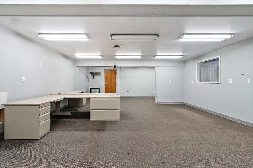 More Photos Of 3420 Dewey St, Manitowoc Freestanding For Lease