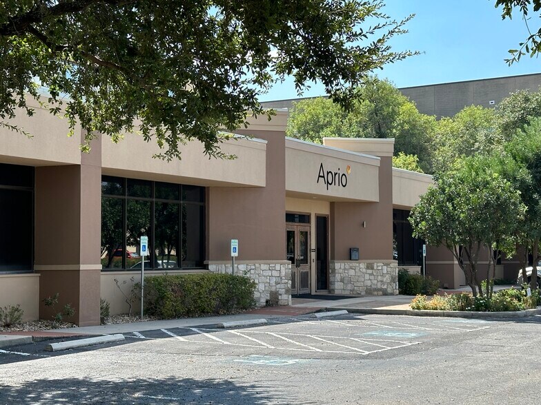 More Photos Of 922 Isom Rd, San Antonio Office For Sale