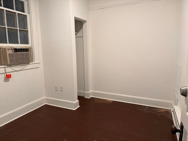 More Photos Of 33 N Washington St, Berkeley Springs Restaurant For Sale