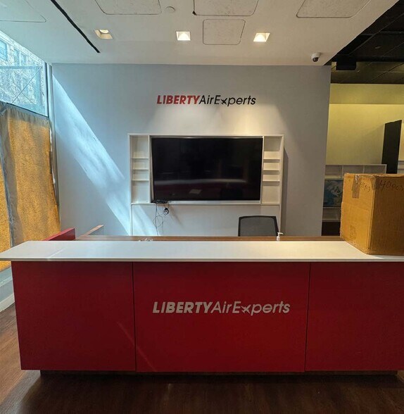 More Photos Of 25 W 14th St, New York Storefront For Lease