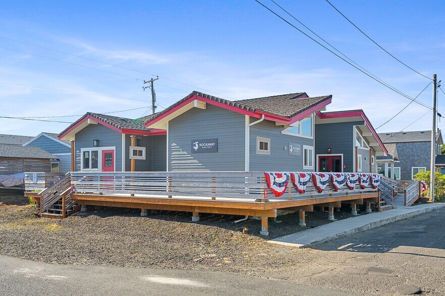 More Photos Of 165 S Miller St, Rockaway Beach Flex For Sale