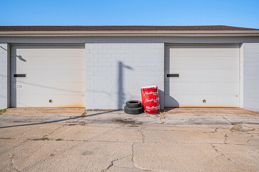 More Photos Of 1023 N 16th St, Council Bluffs Auto Repair For Sale