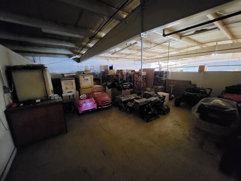 More Photos Of 516 Adele Ave, Joplin Distribution For Sale