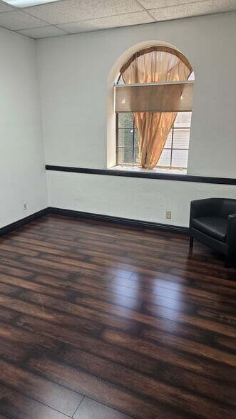 More Photos Of 120 S Victory Blvd, Burbank Loft Creative Space For Lease