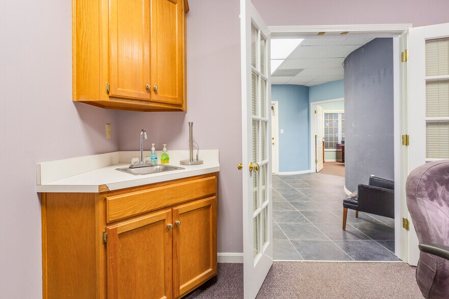 More Photos Of 3044 Breckenridge Ln, Louisville Office Residential For Sale