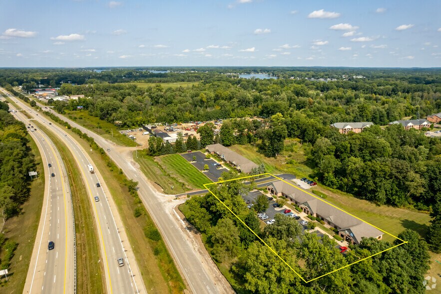 More Photos Of 1100 Torrey Rd, Fenton Medical For Lease
