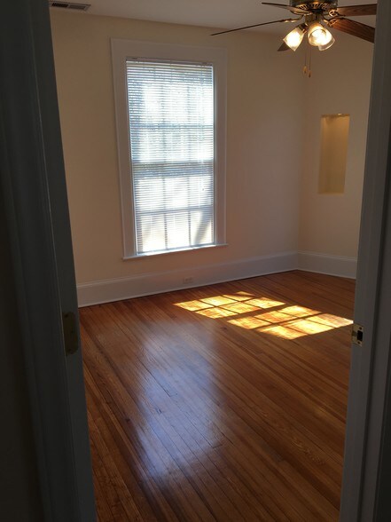 More Photos Of 1821 Cumberland Ave, Charlotte Medical For Lease